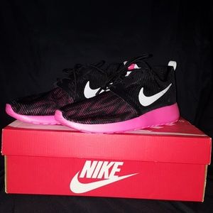 Nike Roche One Flight Weight Brand new!!